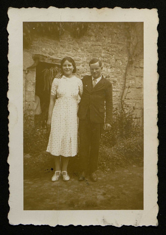 Martainville . - Mme. Mazure : ferme ; M. Nicole : hangar