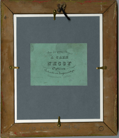 Daguerréotype du photographe caennais Lambert Nessy représentant une femme normande en coiffe traditionnelle du Bessin.