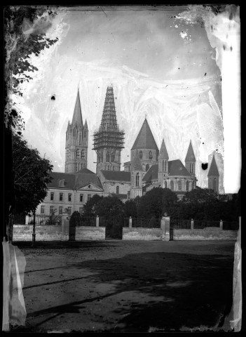 Lycée, église Saint-Etienne en travaux (Abbaye-aux-Hommes) (photos n°11 et 12)
