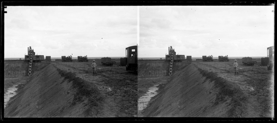 Grandcamp : le front de mer, la digue, la plage, la construction du port (photos n°40 à 45)