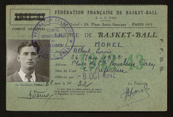 La licence est doté d'une photographie. Albert Morel est né le 26 mars 1922 et habite à Caen place des petites boucheries.