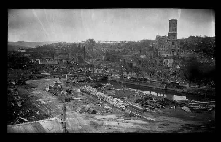 Ruines du quartier de l'église Saint-Sauveur à Condé-sur-Noireau (photos n°92 à 104)