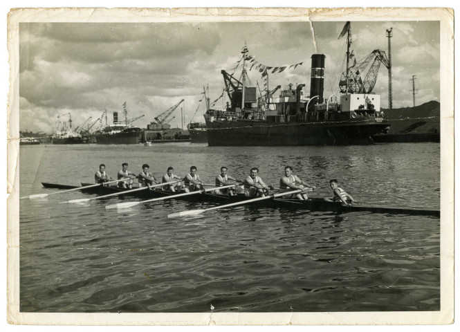 Le club d'aviron de Caen, sur le Nouveau bassin du port de Caen.