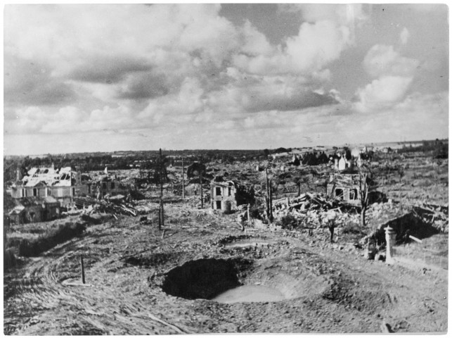 Cratère d'une bombe (photo 325)