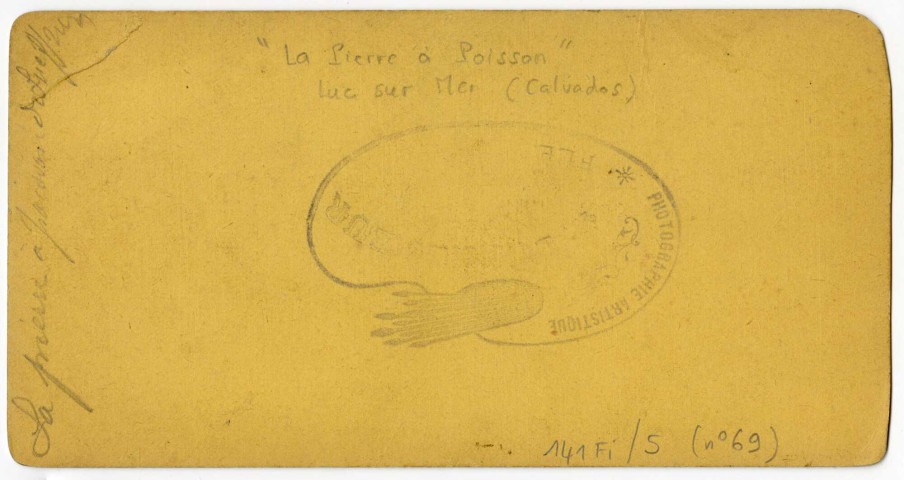 Un ensemble de photos de Luc collées sur fond jaune (n°69 à 73)