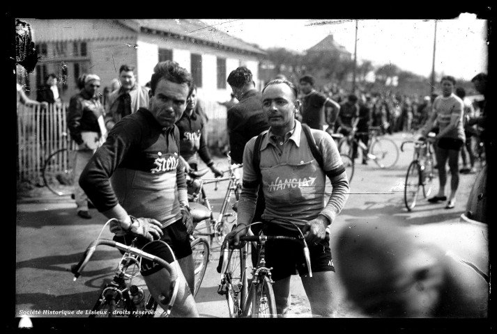 Course cycliste Paris-Camembert (photos n°2336 à 2344)