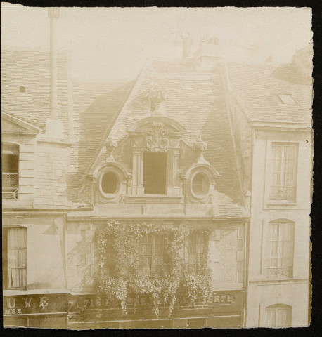 31 - Lucarne Renaissance, rue Saint-Pierre à Caen, sans auteur