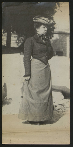 [Mme Devaux et le frère Devaux] (page 99, photos 100 et 106).