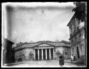 Palais de justice et place Fontette (photos n°34 et 37)