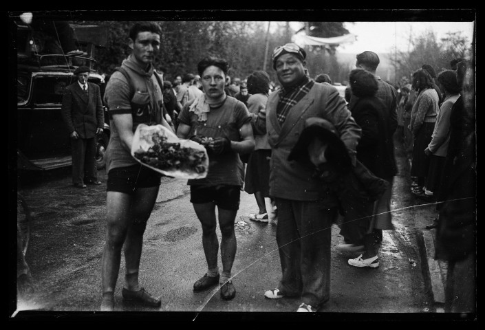 Coureurs cyclistes du VLC (Vélo club de Lisieux) (photos n°3514 à 3516)