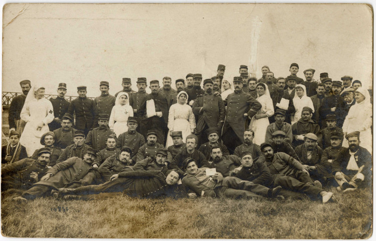 Infirmières, infirmiers, médecins militaires et soldats blessés à l'hôpital provisoire de Luc-sur-Mer durant la Première Guerre mondiale (placé dans le Casino) (n°1 à 4)