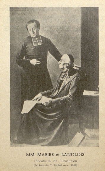 Les abbés Mabire et Grégoire sont représentés sur cette photographie.