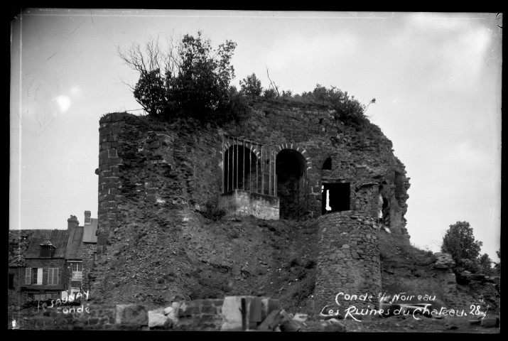 Ruine du château de Condé-sur-Noireau, par Robert Desaunay (photo n°456)