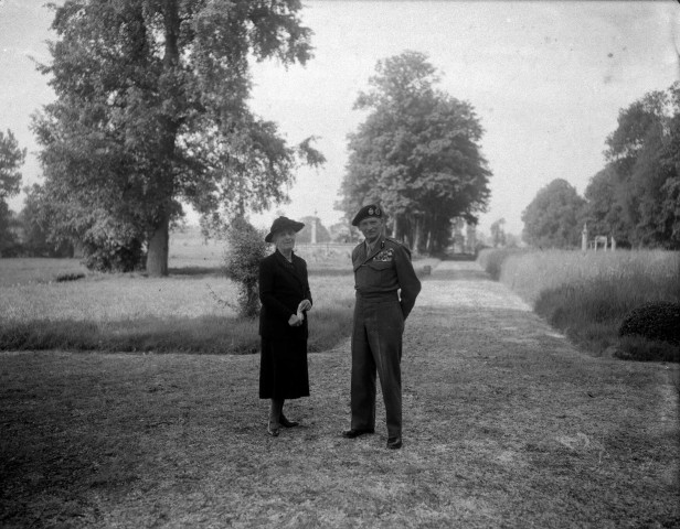 Le field marshal Montgomery et madame Druval au château de Creullet à Creully (photos n°112 à 115)