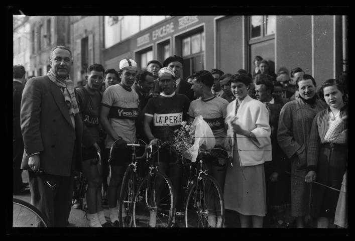 Cyclisme : prix du comité d'entreprise Noël-Ernault et/ou Prix de la Poissonnerie Vélo Club de Lisieux VCL (photos n°6859 à 6872)