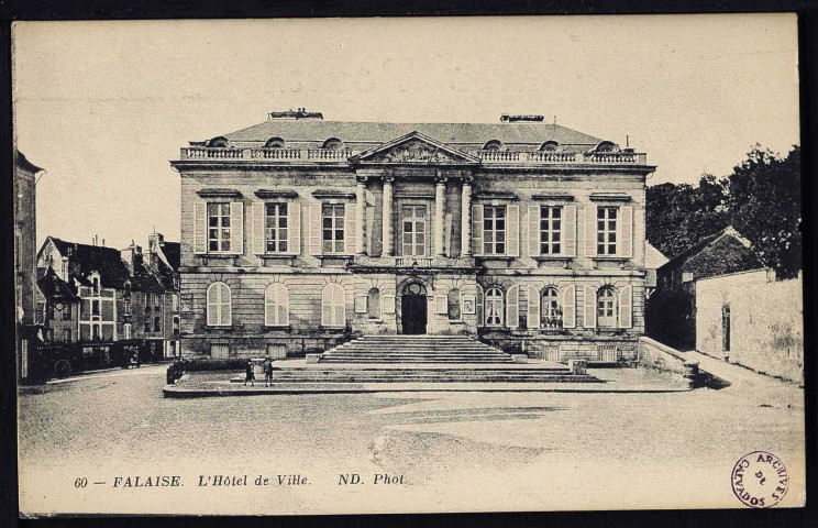 Les bâtiments administratifs : l'hôtel de ville, le palais de justice, la sous-préfecture (n°348 à 352 ; 460 à 465 ; 529)