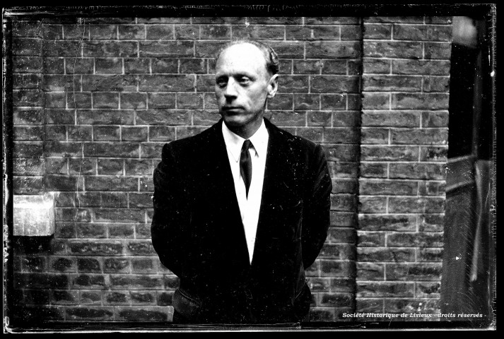 M. Minche, directeur de l'Harmonie Municipale de Lisieux (photos n°1185 à 1186)