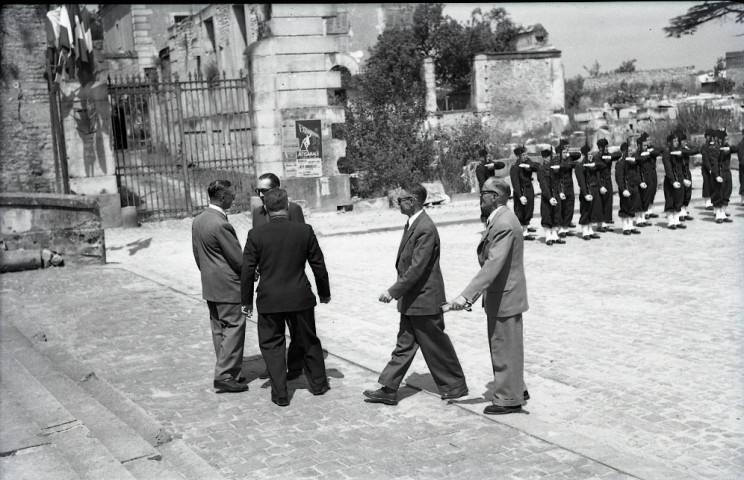 La Fête des Ailes, fanfares militaires jouant sur la Place Guillaume le Conquérant devant l'Hôtel de Ville (photos n°323 à 324)