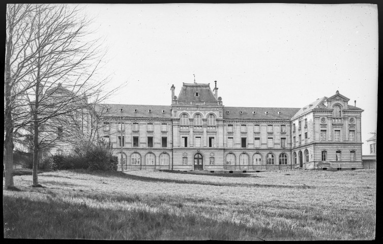 Caen : Ecoles (photos n°166,185 et 195)