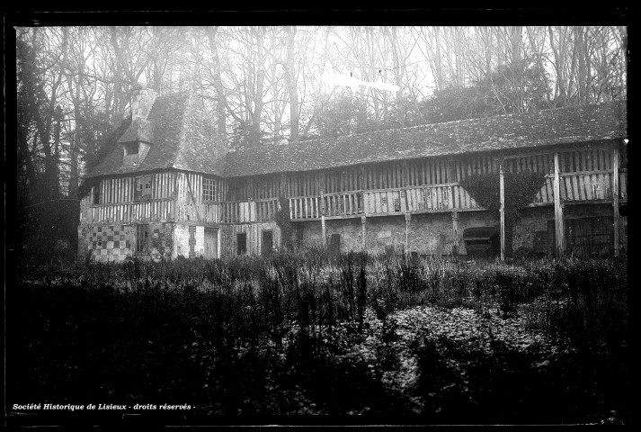Manoir des Mathurins à Ouilly-le-Vicomte (photos n°809 et 820)