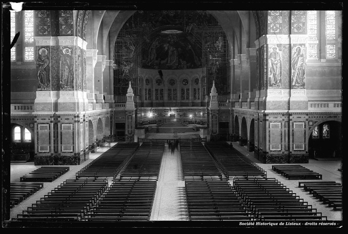 Vue intérieure du choeur de la basilique (photo n°263)