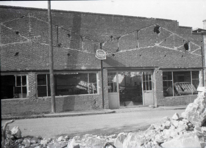 Maisons, commerces, rues et monuments en ruines suite aux bombardements de 1944 (photos n°2 à 15)