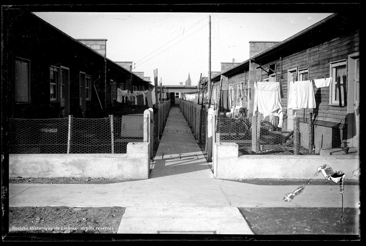 Baraquements ONCOR (Organisation Nationale pour les Cantonnements des Ouvriers de la Reconstruction) (photos n°772, 1142, 1143, 1146)