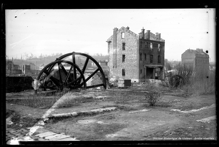 Vues partielles de l'îlot 8 avant reconstruction du quartier (photos n°926 et 929)