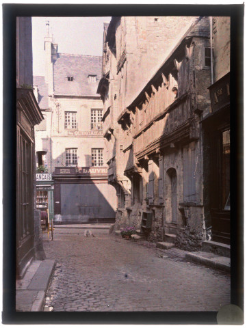 Rue des Cuisiniers et rue Saint-Martin à Bayeux (autochromes) (photos n°1 et 2)