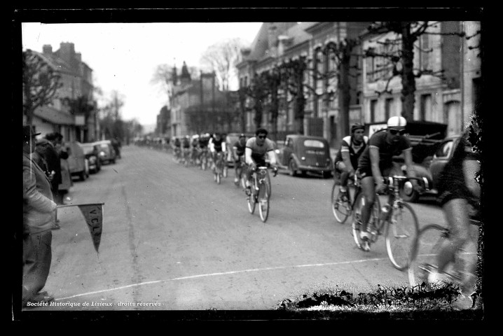 Course cycliste à Lisieux (photos n°1704 à 1706)