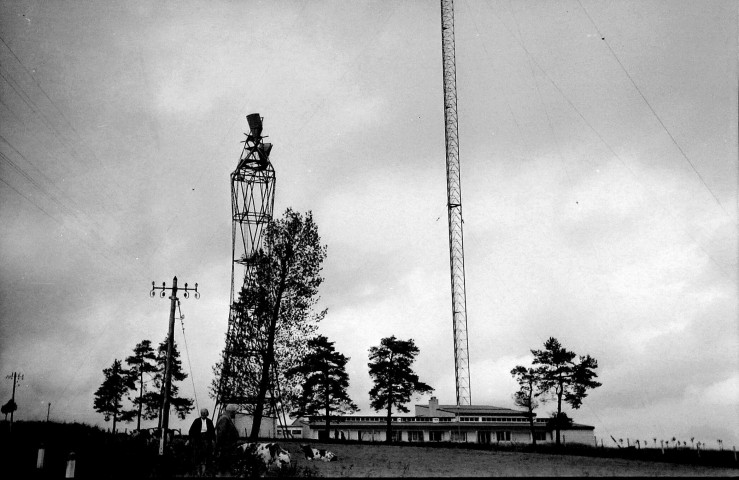 Emetteur du Mont-Pinçon (photos 49 et 50).