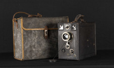 Appareil photographique rigide "Perfect détective n°1 bis" avec son sac spécial de transport en toile grise (pour format 9 x 12 cm)