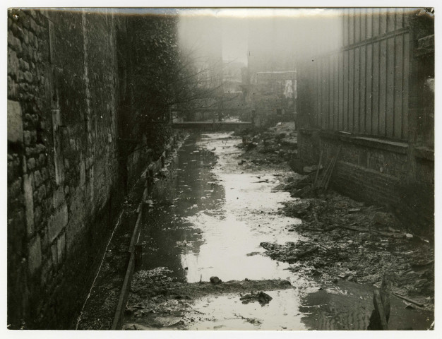 10 photographies sur les travaux d'installation des nouveaux égouts à Caen en 1934.