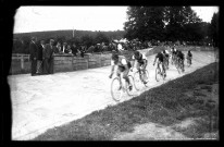 Course de vélo sur le vélodrome (photos n°142, 144 à 148, 150 à 151)