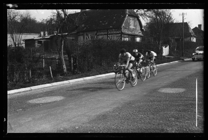 Cyclisme : prix du comité d'entreprise Noël-Ernault et/ou Prix de la Poissonnerie Vélo Club de Lisieux VCL (photos n°6859 à 6872)