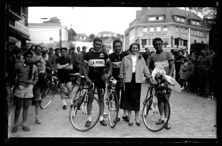 Course cycliste du Vélo Club de Lisieux (VCL) ("bouchers ?") (photos n°1896 à 1899)