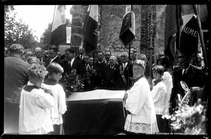 Obsèques d'Adolphe Liard, ancien maire de Saint-Denis-de-Mailloc (photos n°78 à 79, 85 et 87)