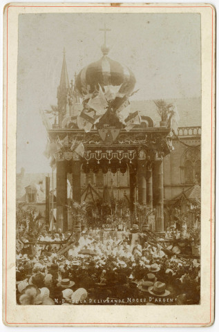 Fêtes et processions religieuses à Douvres-la-Délivrande (couronnement de la Vierge, évêque, couronnement [Sainte Famille], pèlerinage) (n°185 à 210)