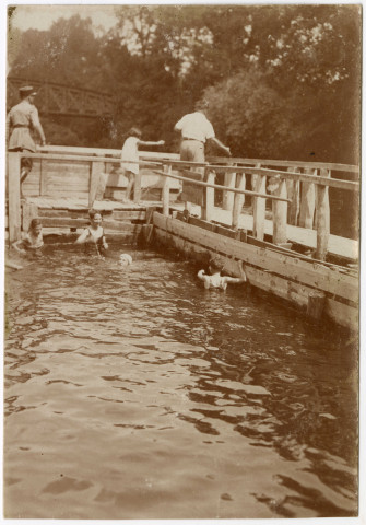 Ecole de natation le Lido de Caen et scène de plage (photos n°78 à 80)