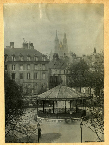 Place royale, statue d'Auber, kiosque, rue de Strasbourg à Caen (photos n°94 à 96).