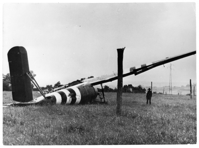 Avion anglo-américain (photos 56, 253 et 276)