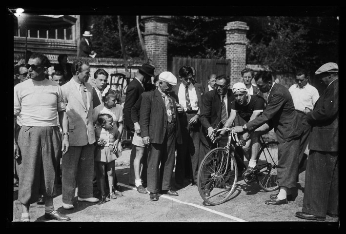 Courses cyclistes non identifiées (photos n°3573, 3592)
