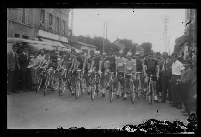 Tour de l'Ouest cycliste et Prix du Café Lisieux de l'Entente Cycliste Lexovienne (ECL) (photos n°8436, 8437, 8439, 8440, 8442, 8446, 8447)