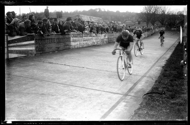 Gala d'ouverture organisé par le Vélo-Club Lexovien (photos n°33 à 34, 43, 45 à 47)