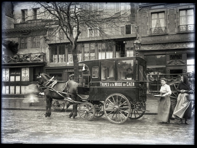 Restaurant "Au faisan d'or" et vendeuses de tripes Boulevard Saint-Pierre (photos n°3,4 et 29)