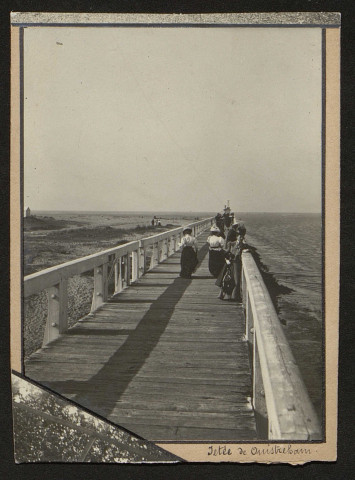 Hermanville, Beuzeval-Houlgate, Caen, Dives, Trouville, Ouistreham : littoral, villas, habitations, plage, paysages, fêtes, vélos, cirque, courses d'ânes, ports, bateaux, portraits, petits soeurs des pauvres, calèches, tramways