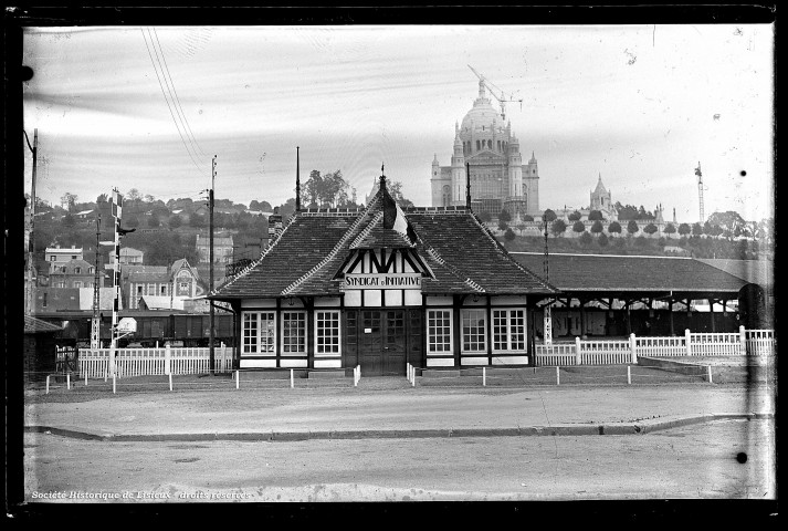 Le chalet du syndicat d'initiative. (photos 303 et 806)