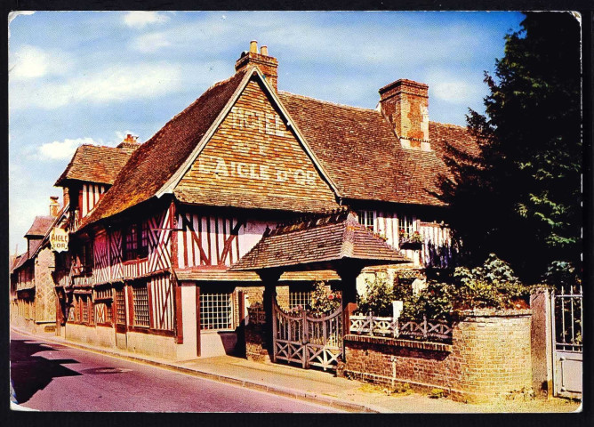 Hôtels (photos n°26 à 31, 135)