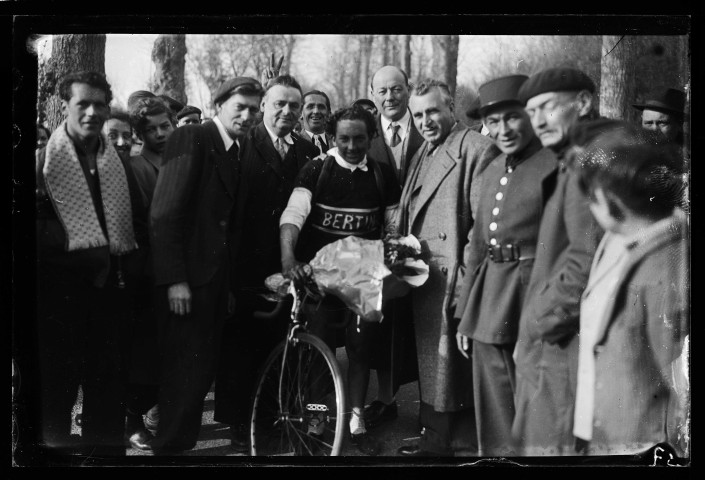 Cyclisme : Grand Prix de Fervaques (photos n°3809, 3813 à 3816)