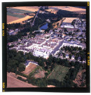 Thury-Harcourt (159-167) : centre ville, château, l'Orne (08/1996)